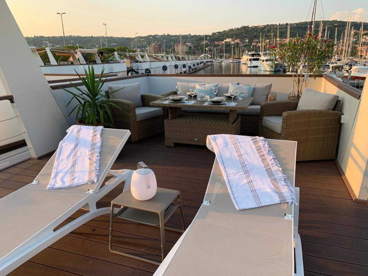 Sirena Floating House Portoroz Villa Bagian luar foto